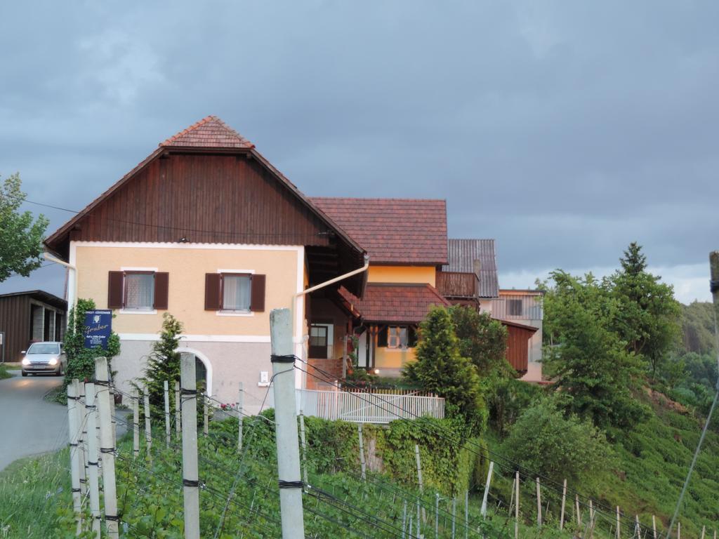 Weingut Gaestezimmer Gruber Ehrenhausen Exterior photo